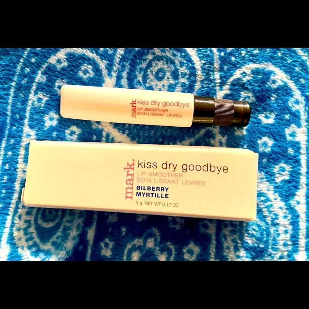 Avon Mark Kiss Dry Goodbye Bilberry Myrtille Lip